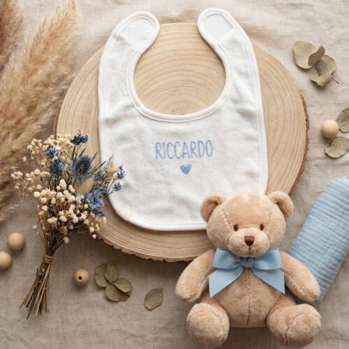 Bavaglino personalizzato con il nome Riccardo e un cuoricino