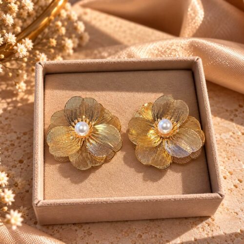 Copribottone "Fiore Oro Traforato"