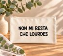 Pochette con Frase, NON MI RESTA CHE LOURDES
