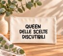 Pochette con Frase, QUEEN DELLE SCELTE DISCUTIBILI